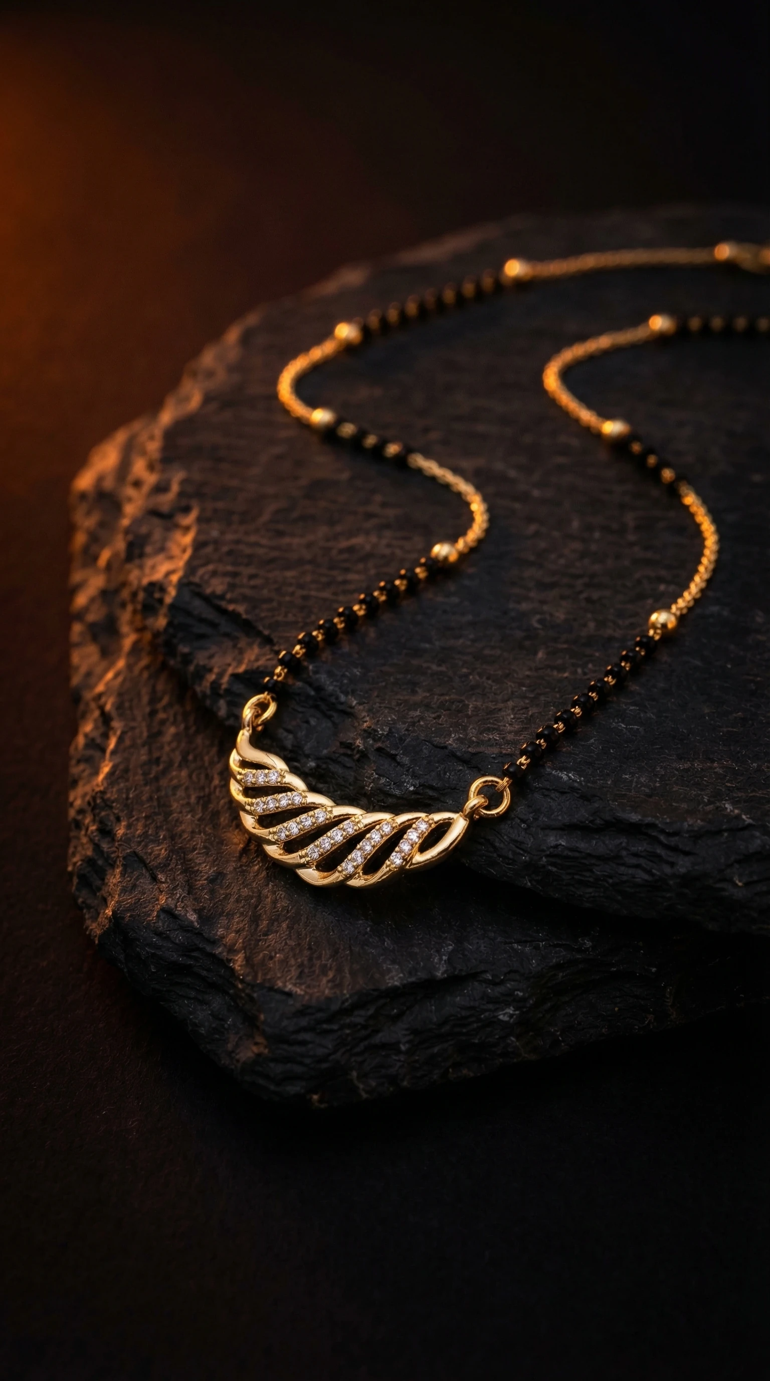 Suvarna Lahar Crescent Mangalsutra